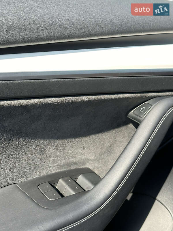 Седан Tesla Model 3 2023 в Одессе