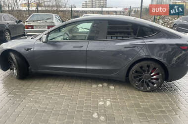 Седан Tesla Model 3 2023 в 