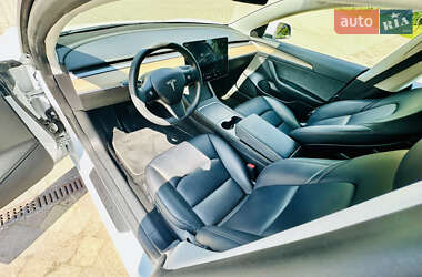 Седан Tesla Model 3 2022 в 