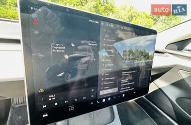 Седан Tesla Model 3 2022 в 