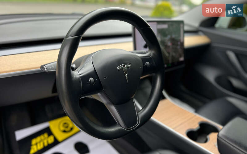 Седан Tesla Model 3 2017 в Львове