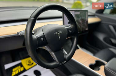 Седан Tesla Model 3 2017 в 
