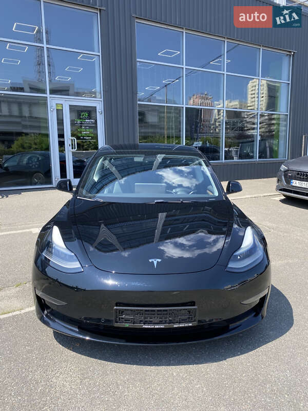 Седан Tesla Model 3 2021 в Києві
