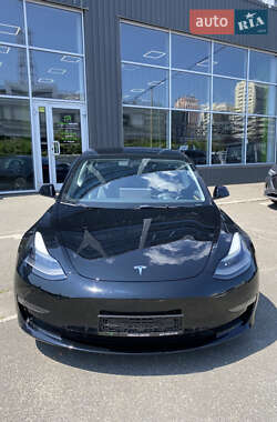 Седан Tesla Model 3 2021 в 