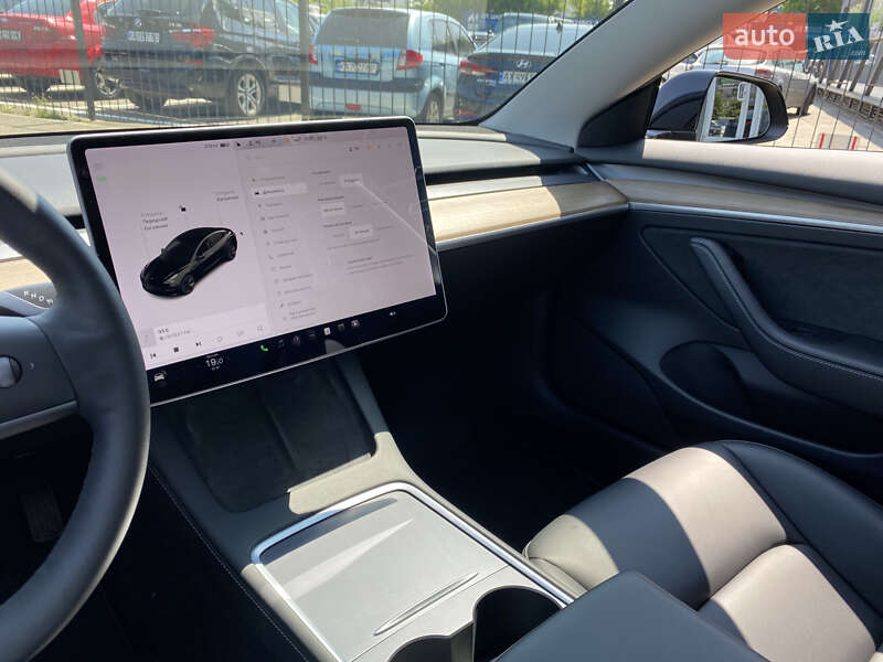 Седан Tesla Model 3 2021 в Києві