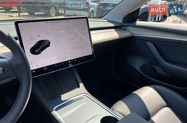 Седан Tesla Model 3 2021 в 