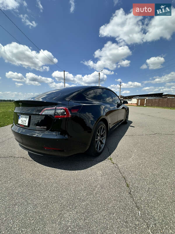 Седан Tesla Model 3 2021 в Киеве