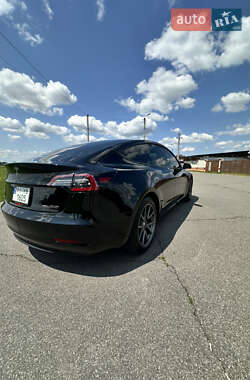 Седан Tesla Model 3 2021 в 