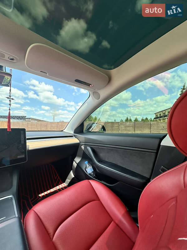 Седан Tesla Model 3 2021 в Киеве