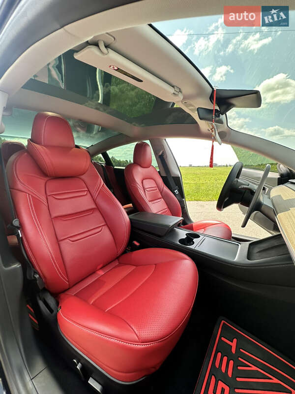 Седан Tesla Model 3 2021 в Киеве