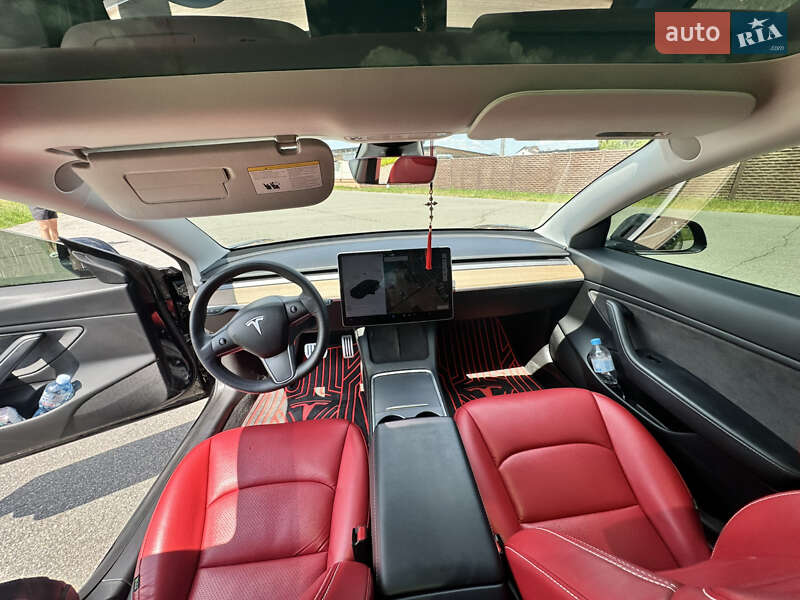 Седан Tesla Model 3 2021 в Киеве