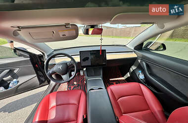 Седан Tesla Model 3 2021 в 