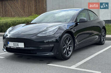 Седан Tesla Model 3 2021 в Киеве