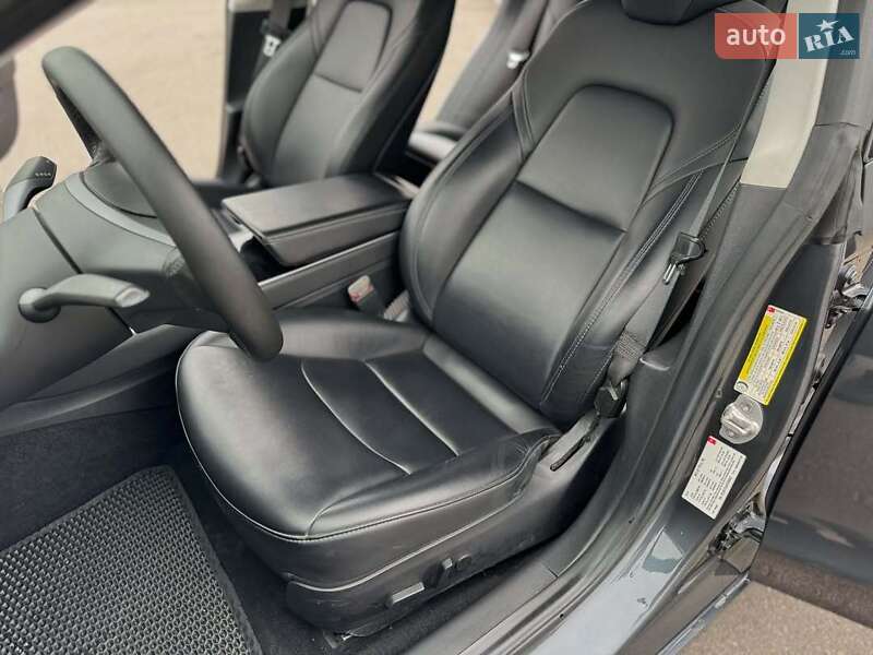 Седан Tesla Model 3 2019 в Киеве