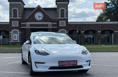Седан Tesla Model 3 2023 в 