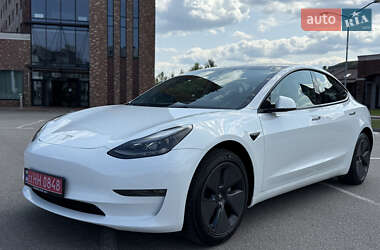 Седан Tesla Model 3 2023 в 