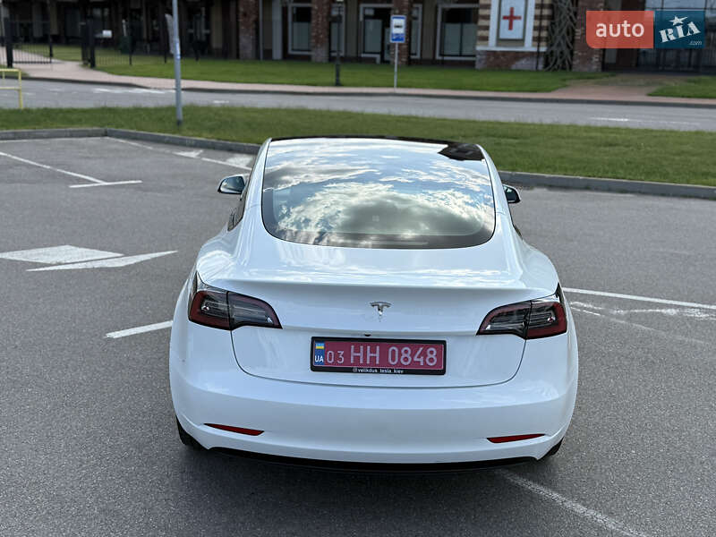 Седан Tesla Model 3 2023 в Киеве