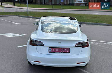 Седан Tesla Model 3 2023 в 