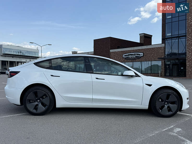 Седан Tesla Model 3 2023 в Киеве