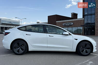 Седан Tesla Model 3 2023 в 