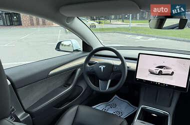Седан Tesla Model 3 2023 в 