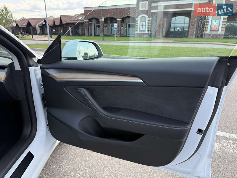 Седан Tesla Model 3 2023 в Киеве