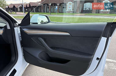 Седан Tesla Model 3 2023 в 