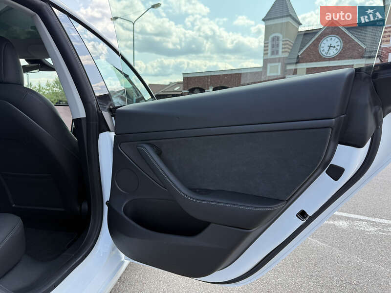 Седан Tesla Model 3 2023 в Киеве