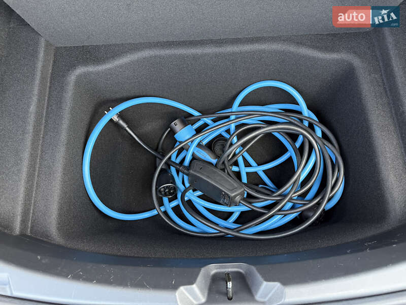 Седан Tesla Model 3 2023 в Киеве