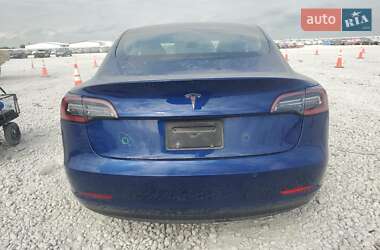 Седан Tesla Model 3 2020 в 