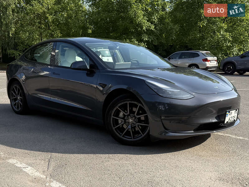 Седан Tesla Model 3 2020 в 