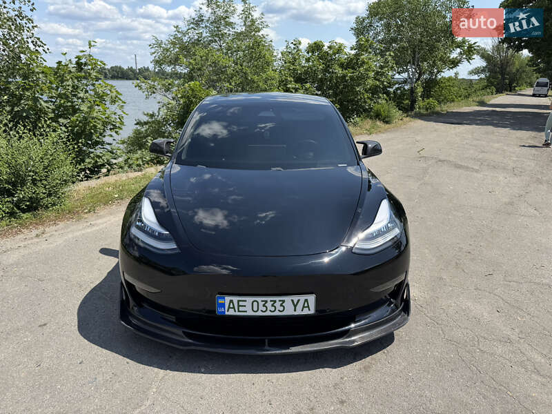 Седан Tesla Model 3 2019 в 