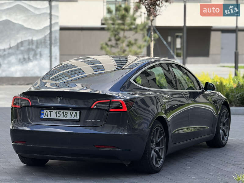 Седан Tesla Model 3 2019 в Ивано-Франковске