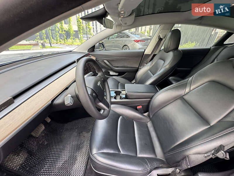Седан Tesla Model 3 2019 в Ивано-Франковске