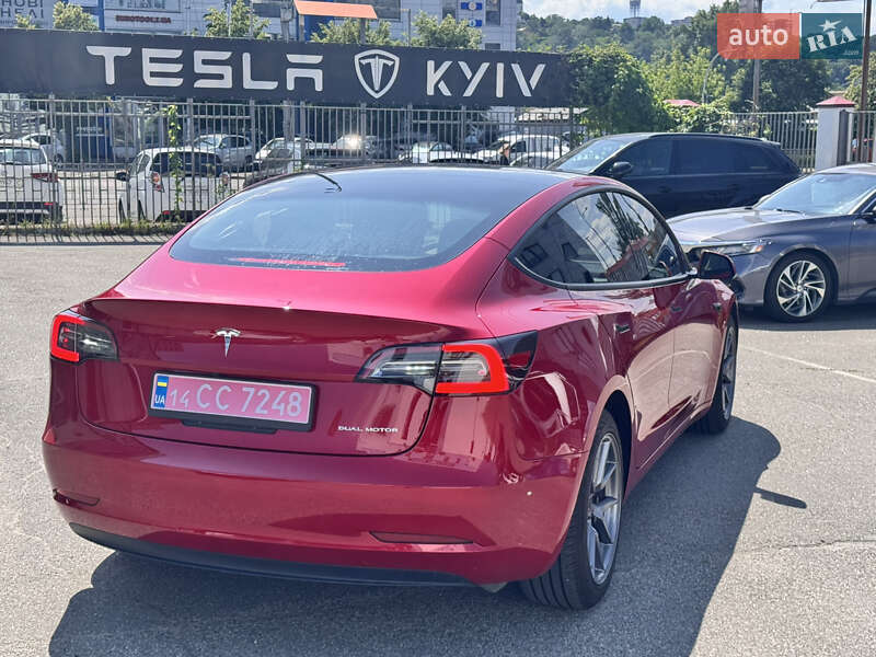 Седан Tesla Model 3 2023 в Киеве