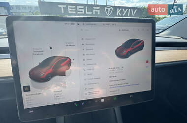 Седан Tesla Model 3 2023 в 
