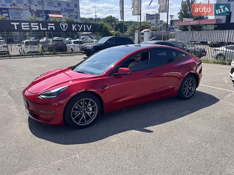 Седан Tesla Model 3 2023 в Киеве