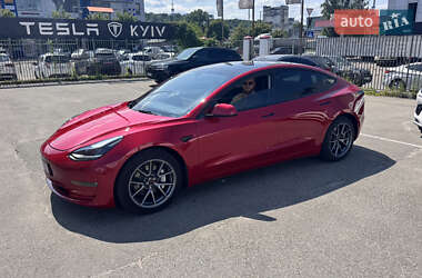 Седан Tesla Model 3 2023 в 