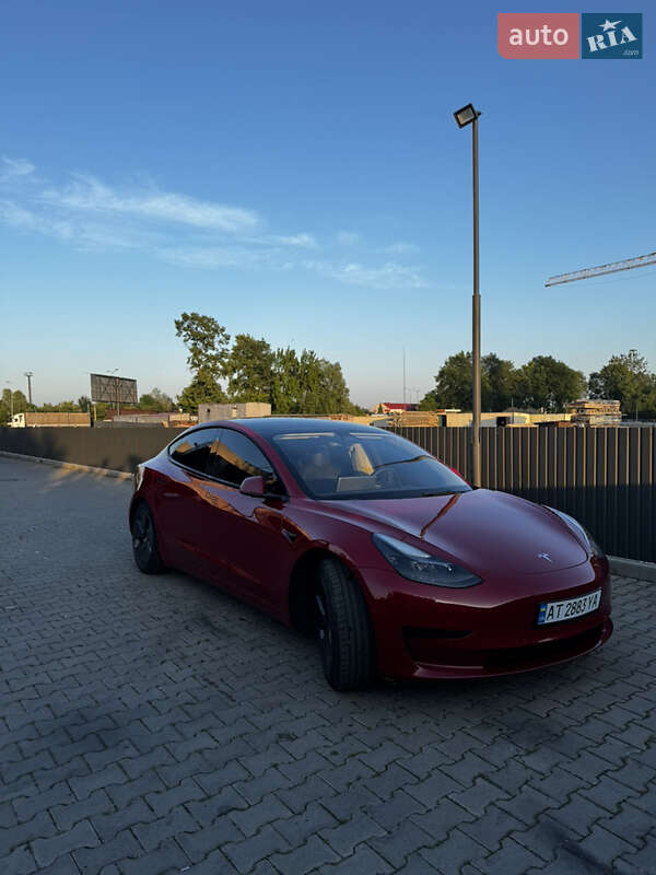 Седан Tesla Model 3 2021 в Львове