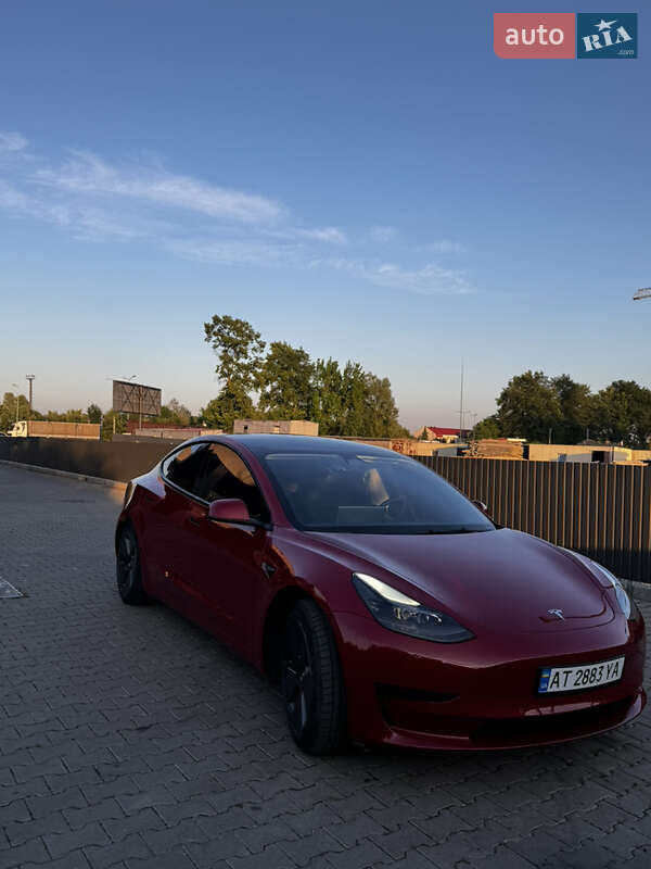 Седан Tesla Model 3 2021 в Львове