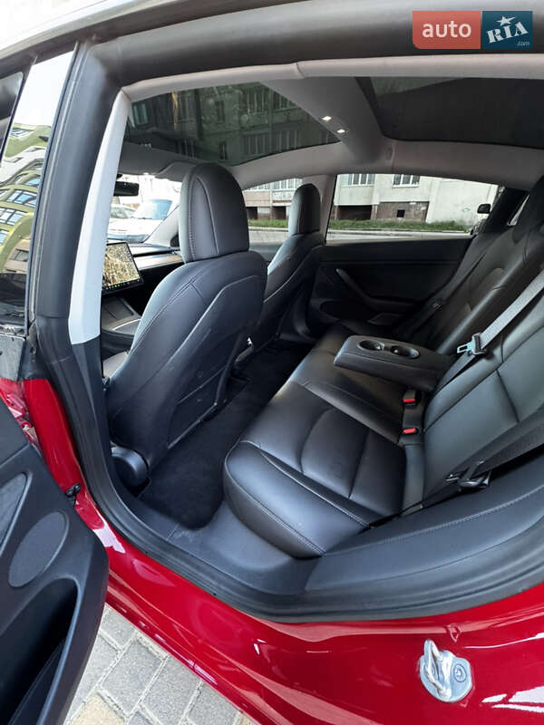 Седан Tesla Model 3 2021 в Львове