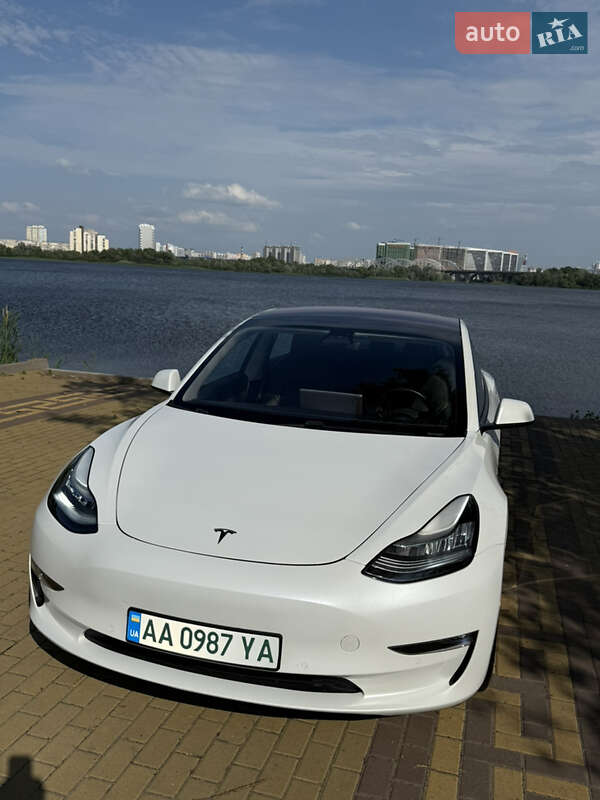 Седан Tesla Model 3 2019 в Киеве