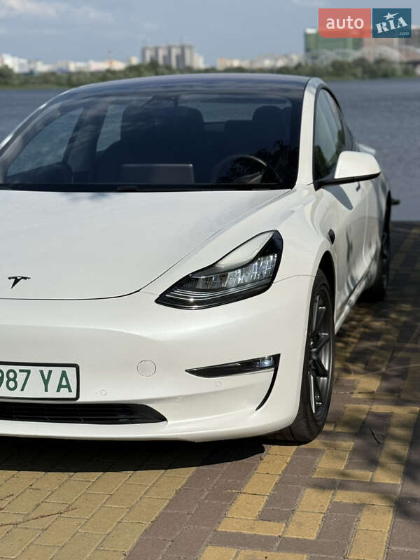 Седан Tesla Model 3 2019 в Киеве