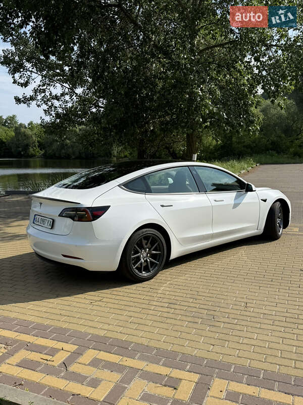 Седан Tesla Model 3 2019 в Киеве