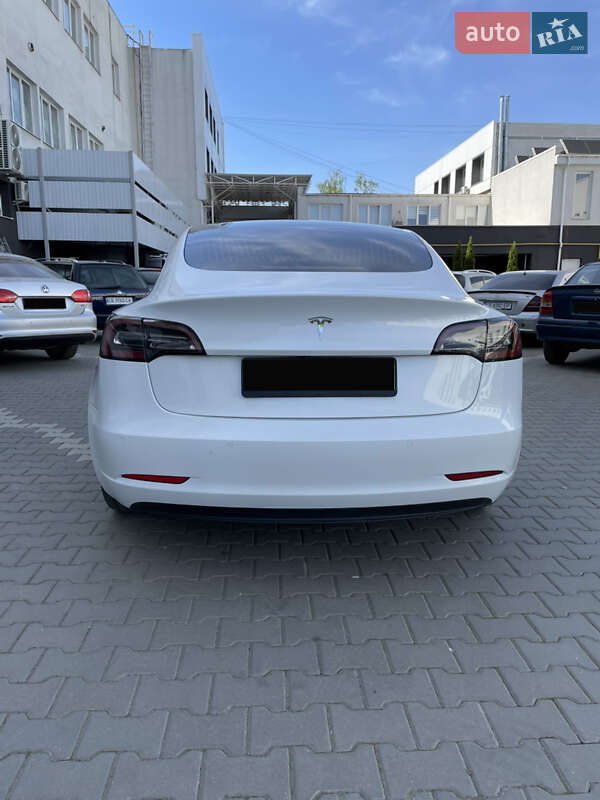 Седан Tesla Model 3 2019 в Черновцах
