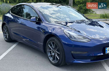 Седан Tesla Model 3 2022 в 