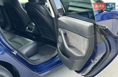 Седан Tesla Model 3 2022 в 