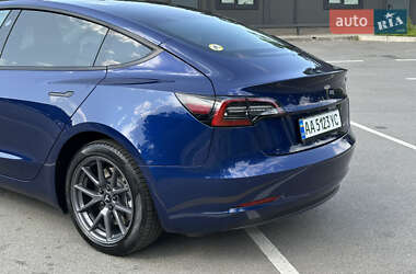 Седан Tesla Model 3 2022 в 