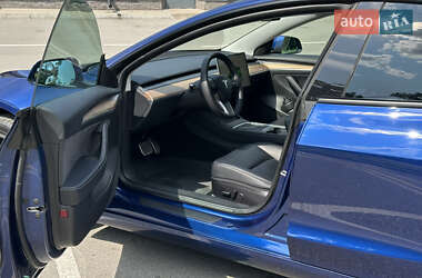 Седан Tesla Model 3 2022 в 