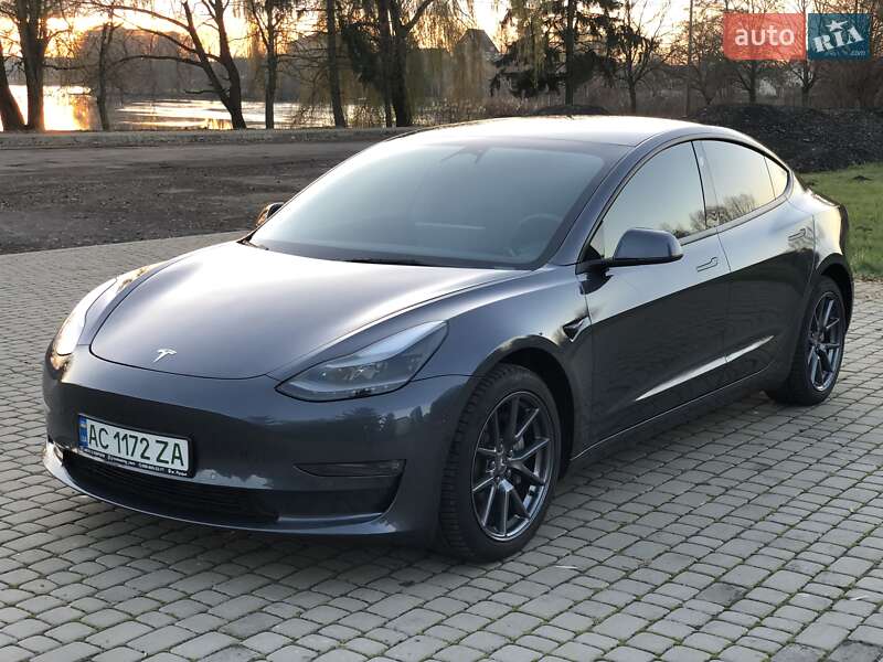 Седан Tesla Model 3 2022 в Луцке